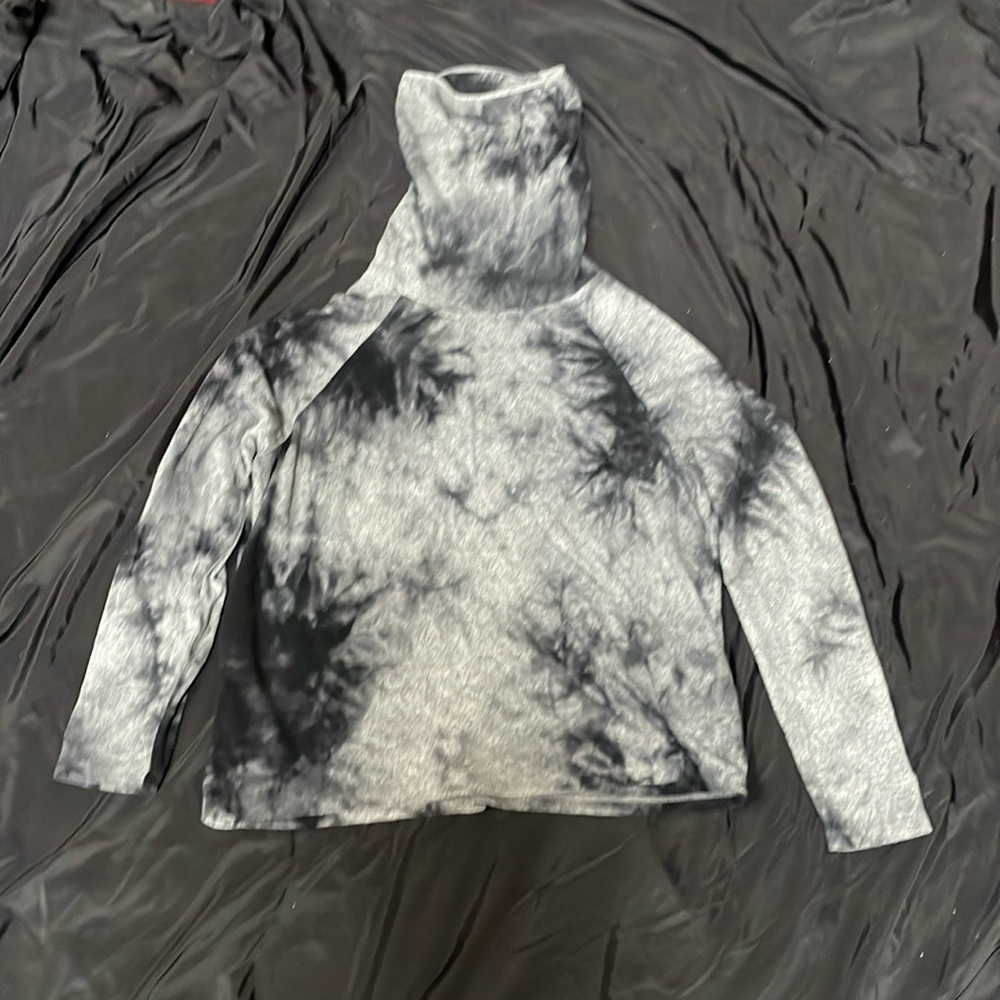 Lightweight knit, grey tie-dye turtleneck
